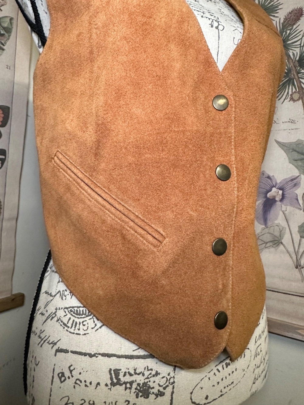 Vintage Tan Leather and Gold Western Style Suede Vest by Katch Me Size Medium - Picture 3 of 12